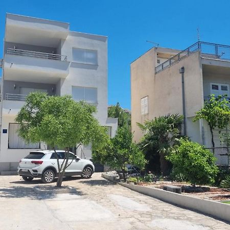 Gabi Apartment Grebastica Exterior photo